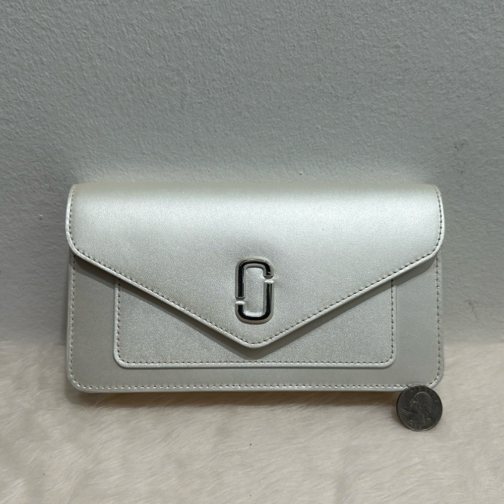 Marc Jacobs leather clutch in pearl white leather- mint condition